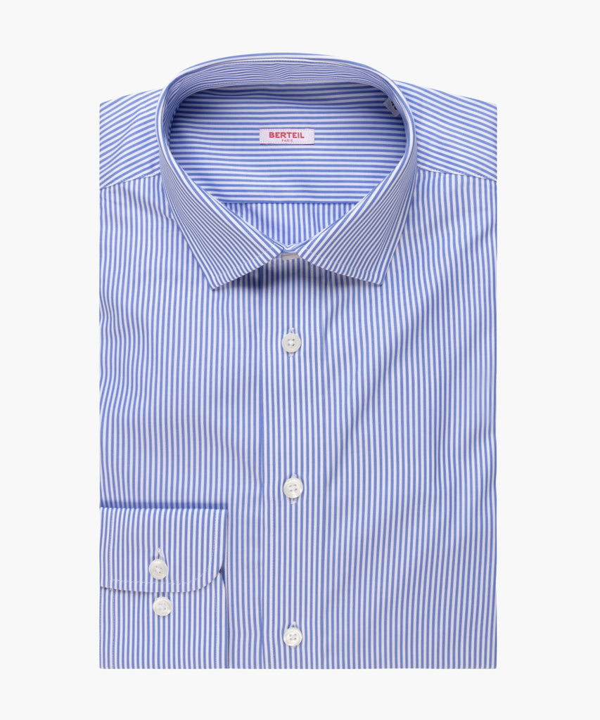 Chemise ajustée à petit col et poignets simples